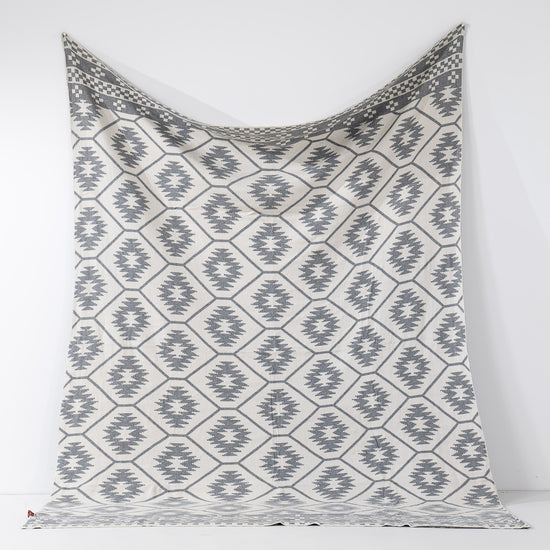 Dísztakaró / Pléd Kanapéhoz - Kötött Horizon 01