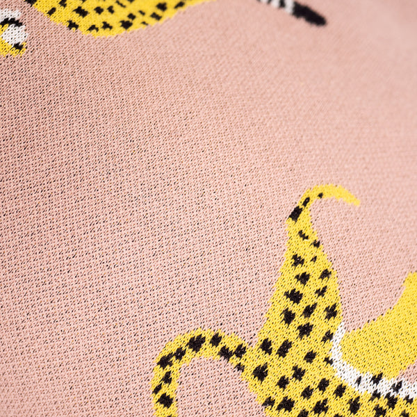 Kis Lábtartó - Kötött Gepárd Rózsaszínű Fabric Close-up Image