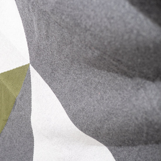 Dísztakaró / Pléd Kanapéhoz - Kötött Absztrakt Színblokk Szürke 04