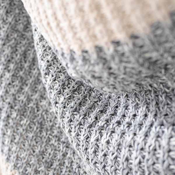Dísztakaró / Pléd Kanapéhoz - Kötött Chester Szürke Fabric Close-up Image