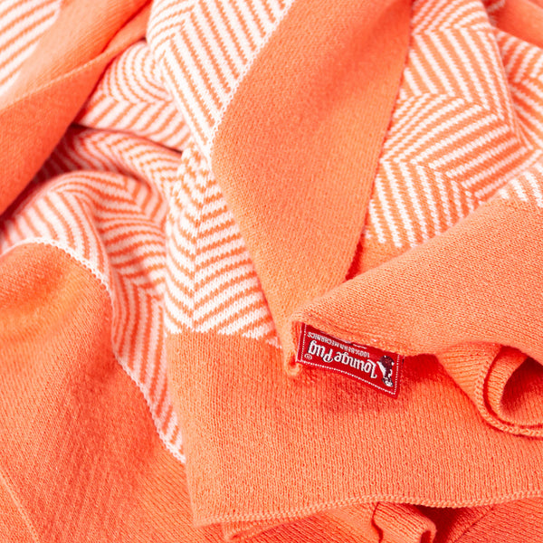 Dísztakaró / Pléd Kanapéhoz - Kötött Halcsont Korall Fabric Close-up Image