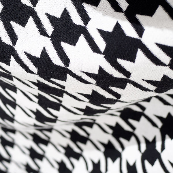 Dísztakaró / Pléd Kanapéhoz - Kötött Kutyafog Fekete Fabric Close-up Image