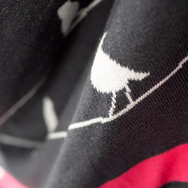 Dísztakaró / Pléd Kanapéhoz - Kötött Madár Fabric Close-up Image
