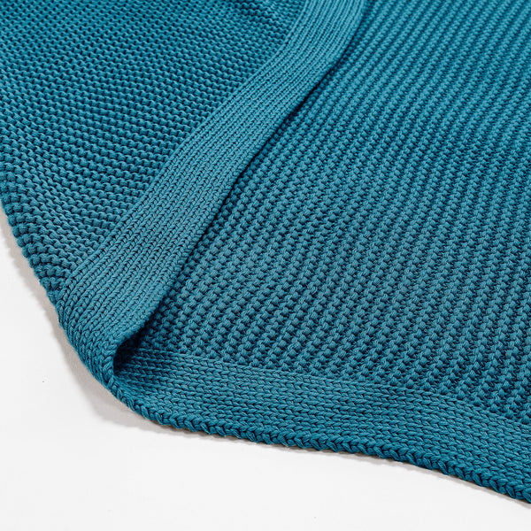 Dísztakaró / Pléd Kanapéhoz - Ellos Kötött Petróleumkék Fabric Close-up Image