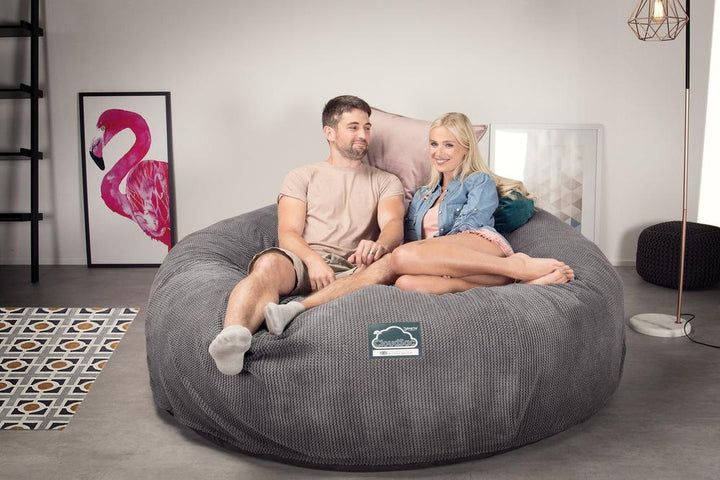 Cloudsac 3000 XXL Király Méretű Memóriahabos Babzsák-Kanapé - Pompon Szénfekete 02