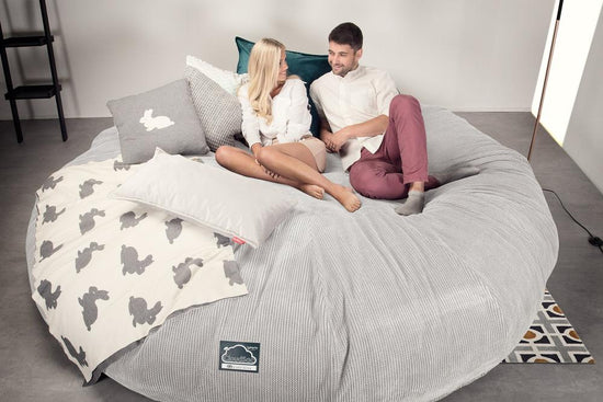 Cloudsac 5000 XXXXXL Titanic Méretű Memóriahabos Babzsák-Kanapé - Pompon Elefántcsont 02