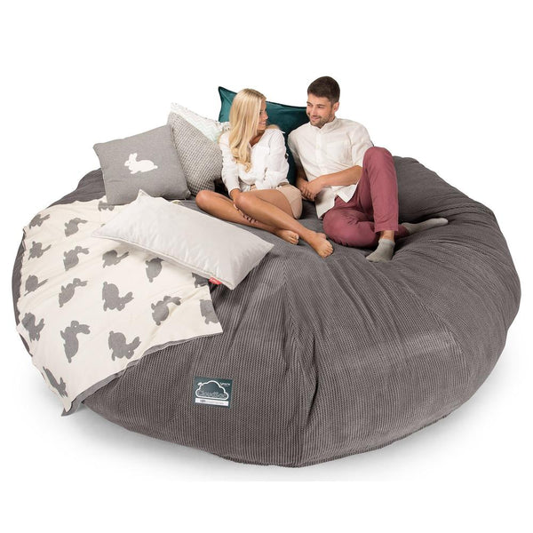 Cloudsac 5000 XXXXXL Titanic Méretű Memóriahabos Babzsák-Kanapé - Pompon Szénfekete 01