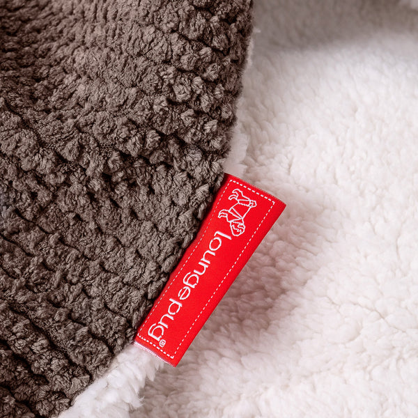 Sherpa Dísztakaró / Pléd Kanapéhoz - Pompon Csokoládé Fabric Close-up Image